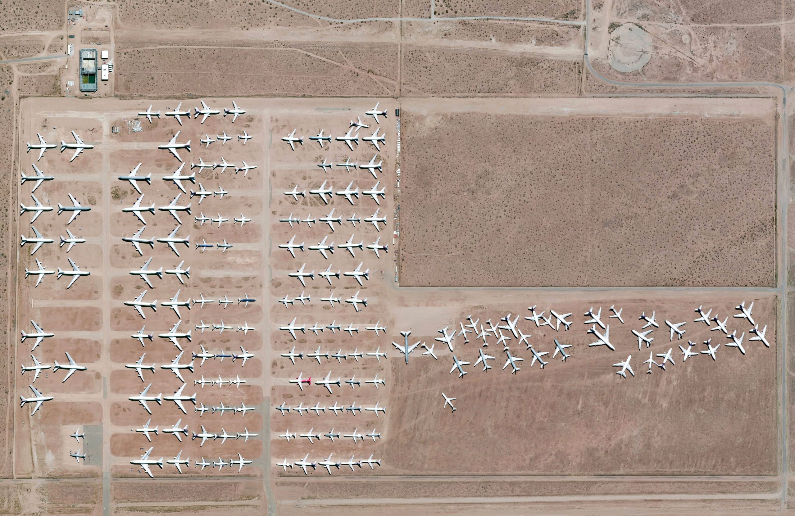 24-Southern-California-Logistics-Airport-Graveyard-1-min