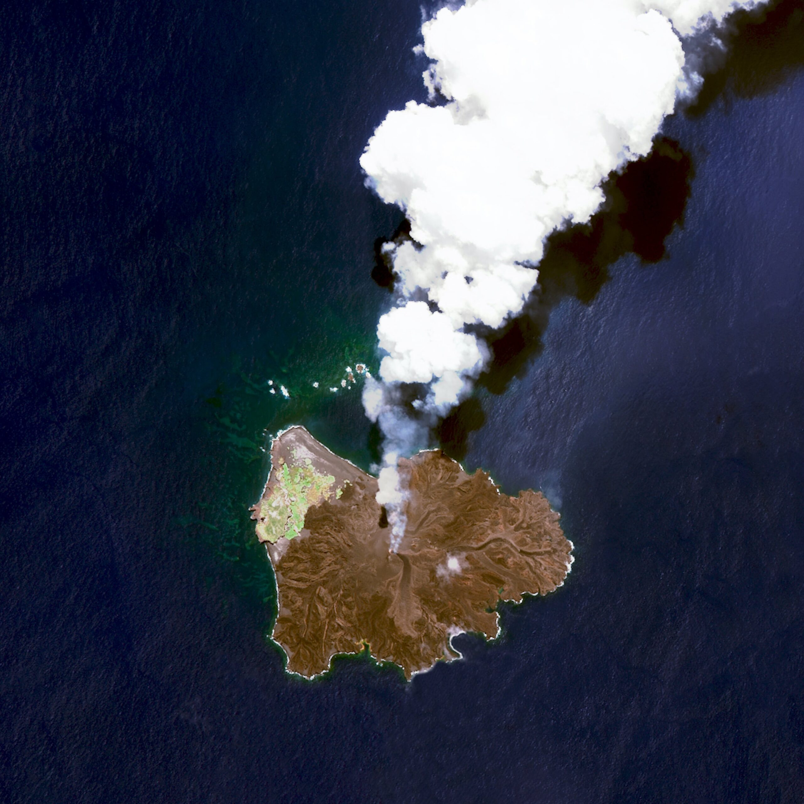 25-Nishinoshima-Volcanic-Activity-min