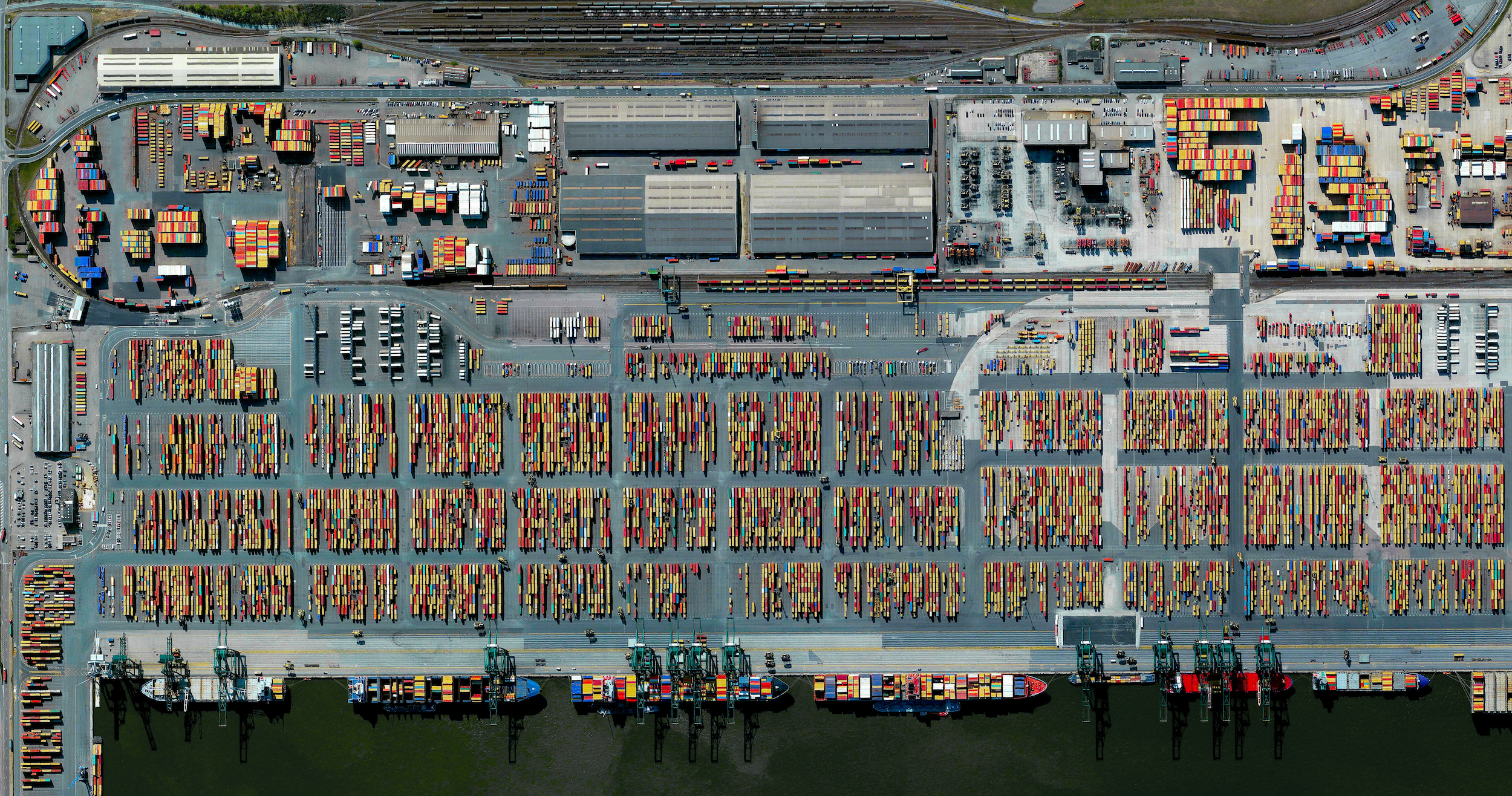  PORT OF ANTWERP 51·320417°, 4·327546° Reprinted with permission from Overview by Benjamin Grant, copyright (c) 2016. Images (c) 2016 by DigitalGlobe, Inc. Published by Amphoto Books, a division of Penguin Random House, Inc. 