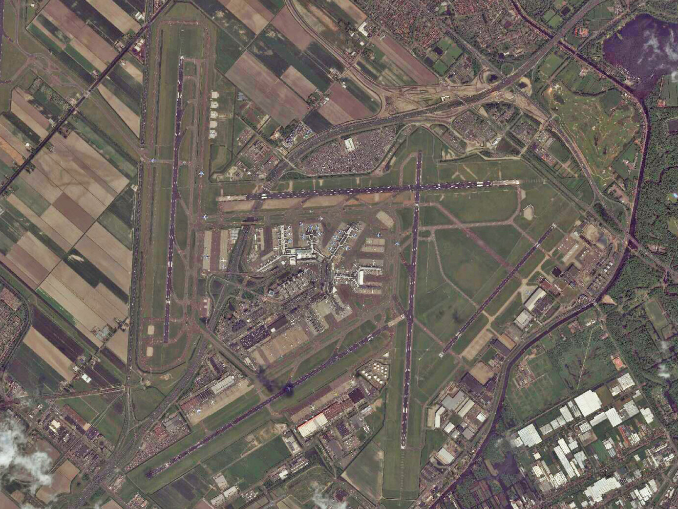 The world's 15 busiest airports on satellite images