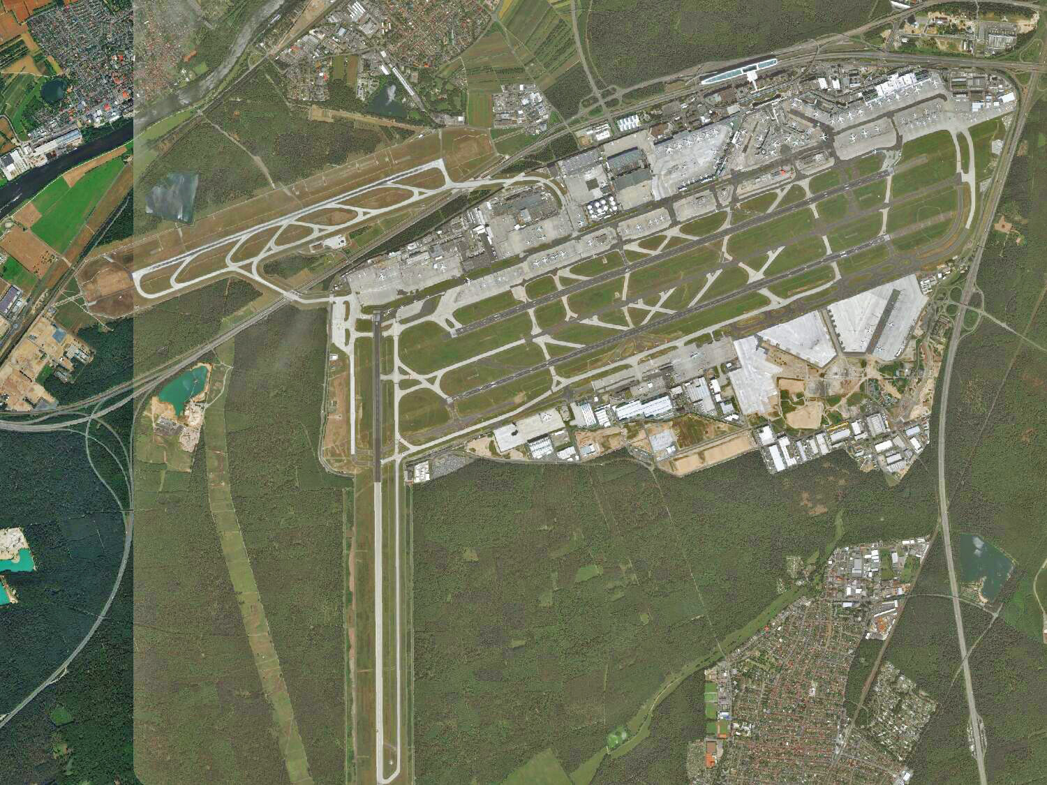 The world's 15 busiest airports on satellite images