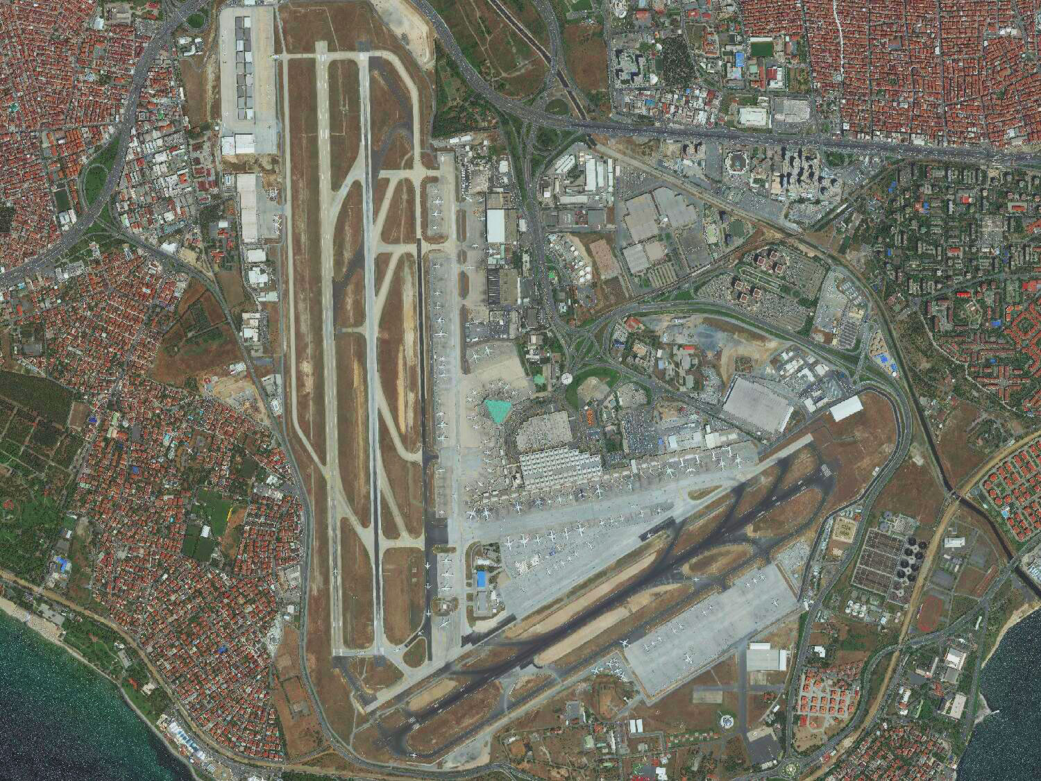 The world's 15 busiest airports on satellite images