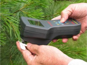 Fluorometer used to measure plant stress in the field, a usual practice. 