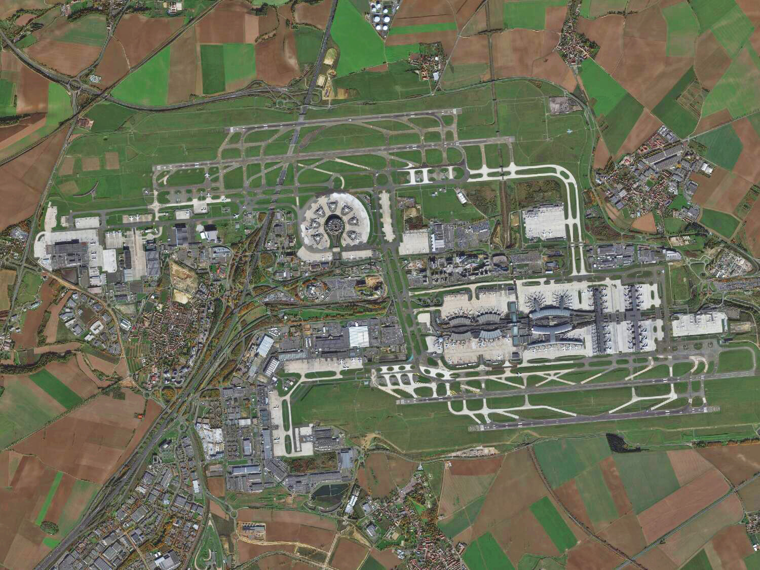 The world's 15 busiest airports on satellite images