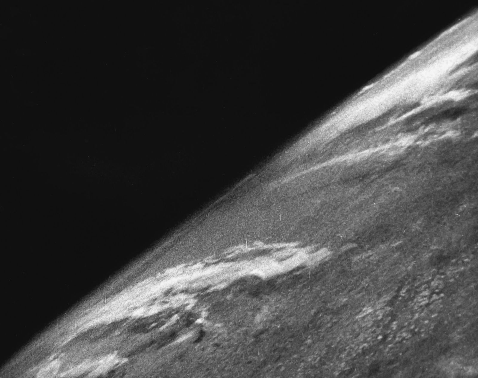 the-first-image-from-space-1946-geoawesome